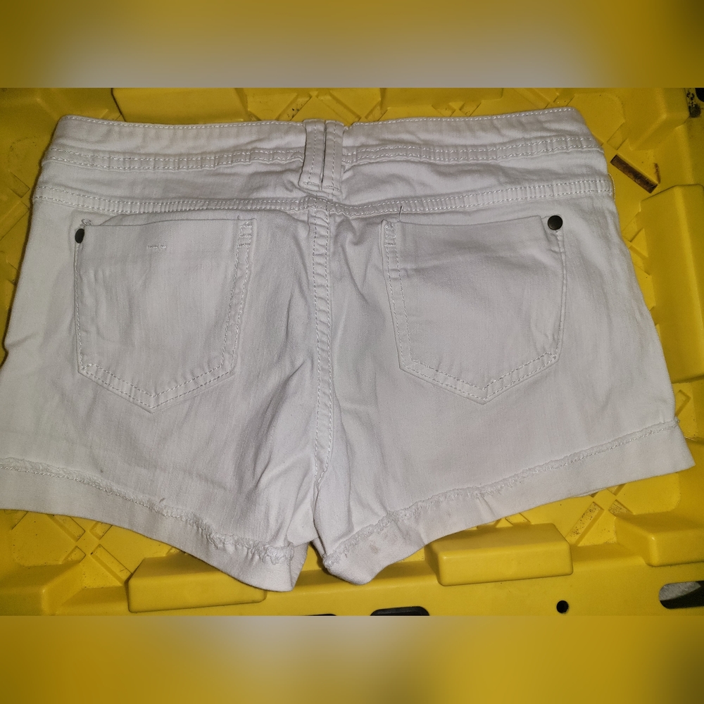 White comfy shorts - Picture 3 of 3